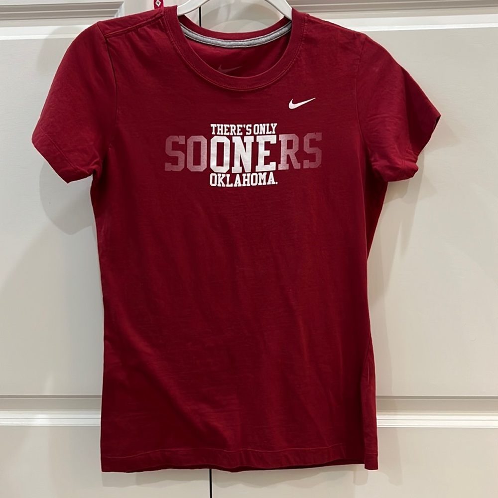 Ladies Medium SOONERS t-shirt